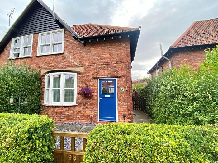 2 Bedroom End Of Terrace House To Rent In Chestnut Grove, New Earswick, YO32