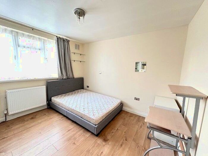 Studio To Rent In Montrose Avenue, Edgware, Greater London, HA8