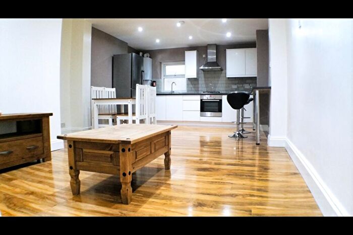 2 Bedroom Flat To Rent In Goodrich Road, London, SE22