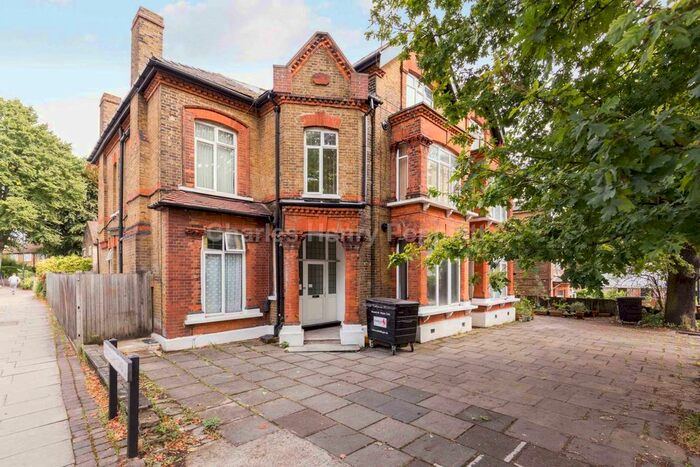 Studio To Rent In Windmill Hill, Enfield Town, EN2