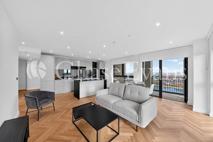 3 Bedroom Flat To Rent In Emperor Point, Woodberry Down, Finsbury Park, London, N4