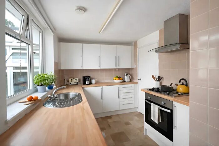 3 Bedroom Flat To Rent In Mill Place, Kingston Upon Thames, KT1