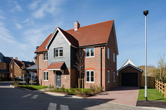 4 Bedroom Link Detached House For Sale In Hawthorn Close, Main Road, Bicknacre, Chelmsford, CM3