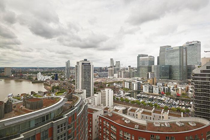 Flat To Rent In Ontario Tower, Fairmont Avenue, E14