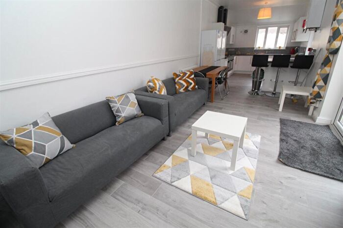 8 Bedroom House To Rent In Lisvane Street, Cathays, Cardiff, CF24