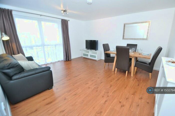 1 Bedroom Flat To Rent In Burnside Court, Romford, RM1