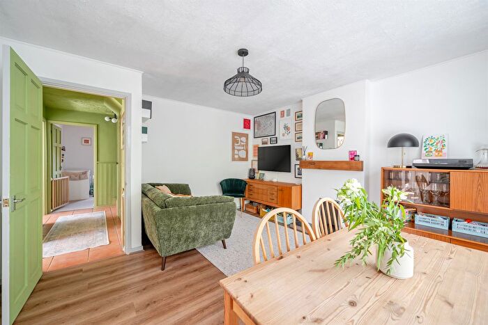 2 Bedroom Flat For Sale In Shelbourne Road, London, N17