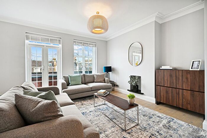 3 Bedroom Flat To Rent In Flat Stafford Court, - Kensington High Street, London, W8