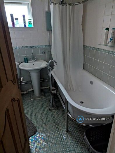 2 Bedroom Flat To Rent In Durden Mews, Shaw, Oldham, OL2