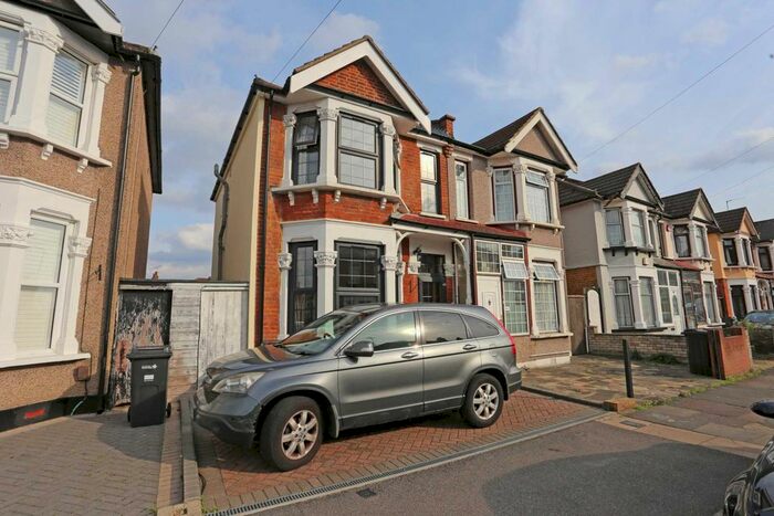 4 Bedroom Semi-Detached House To Rent In Wallington Road, Seven Kings, Ilford, IG3
