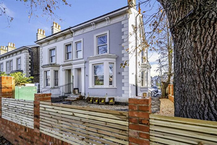 1 Bedroom Flat To Rent In London Road, Redhill, RH1