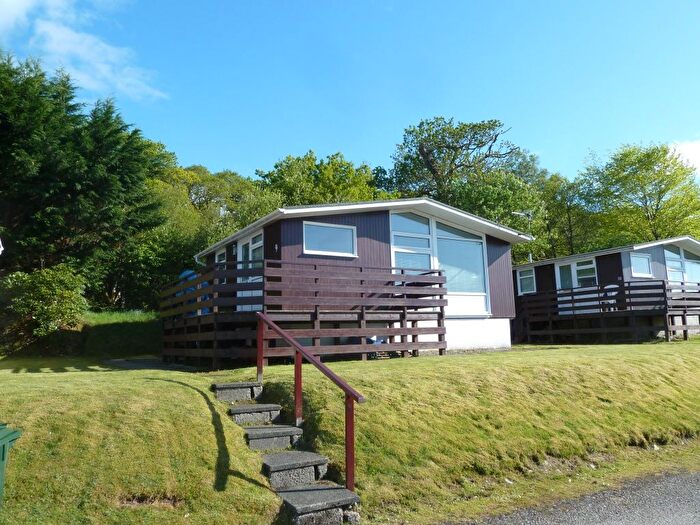 2 Bedroom Chalet For Sale In Strathlachlan, Cairndow, PA27