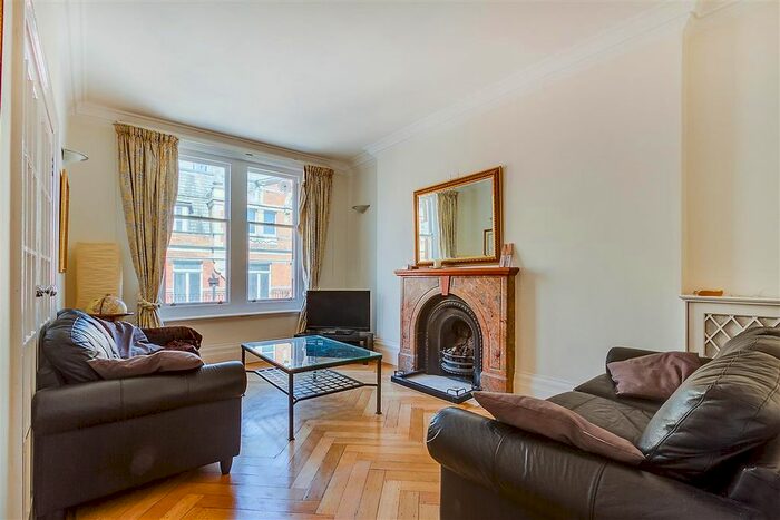 3 Bedroom Flat To Rent In Stafford Place, London, SW1E