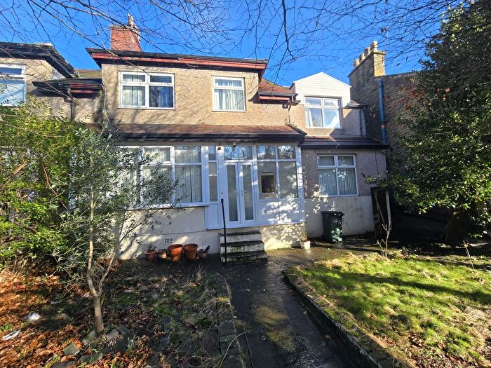 5 Bedroom Semi Detached House To Rent In Washington Street, Bradford, BD8