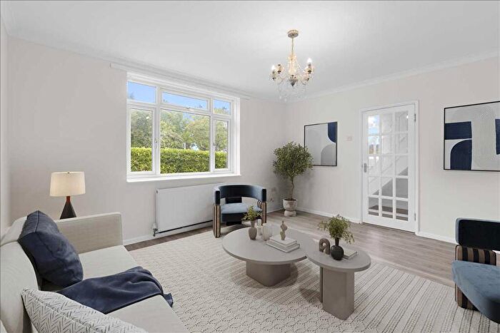 3 Bedroom End Of Terrace House To Rent In Bowen Drive, Dulwich, SE21