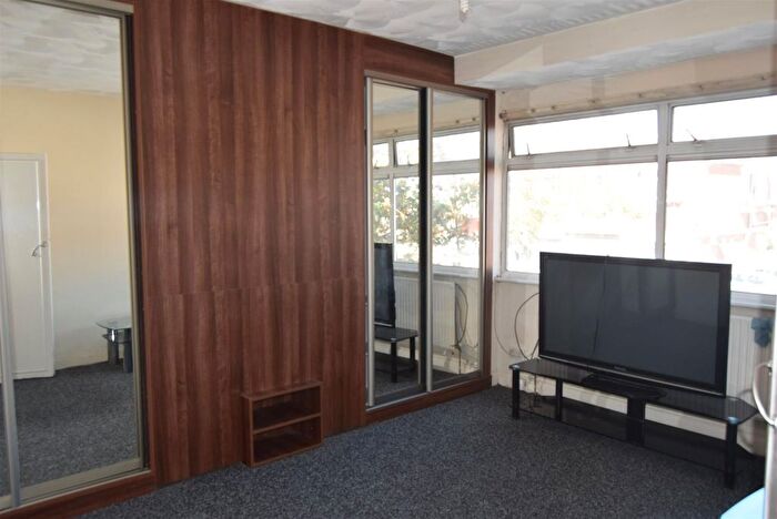 2 Bedroom Maisonette To Rent In Johnson Street, Southall, UB2