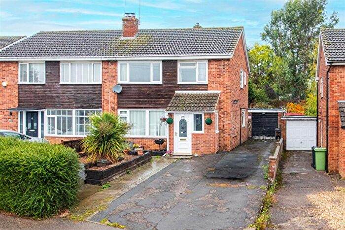 3 Bedroom Semi-Detached House For Sale In Henshaw Road, Wellingborough, NN8