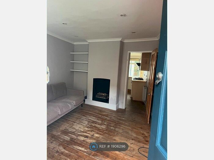 2 Bedroom End Of Terrace House To Rent In Middle Road, Middx, HA2