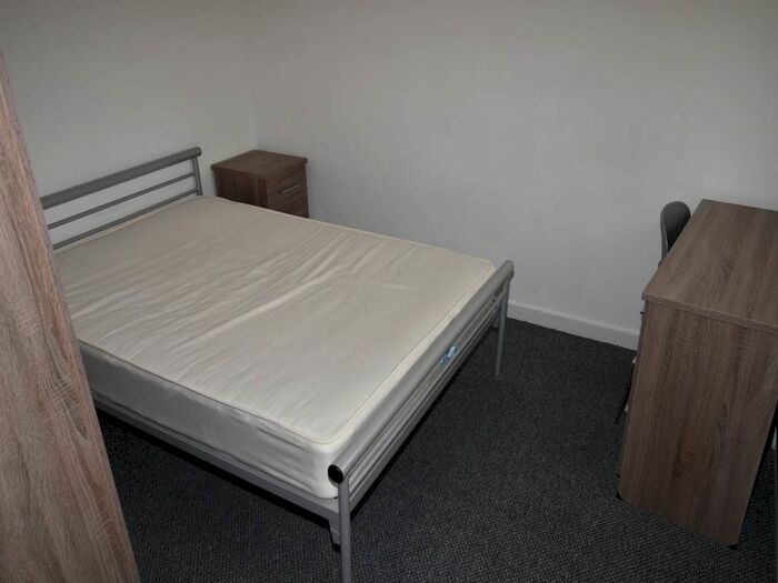 4 Bedroom Property To Rent In Fleet Street, Sandfields, City Centre, Swansea, SA1