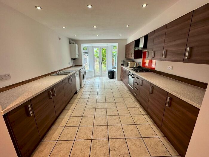 5 Bedroom Semi-Detached House To Rent In Bolton Road, Swinton, Manchester, M27