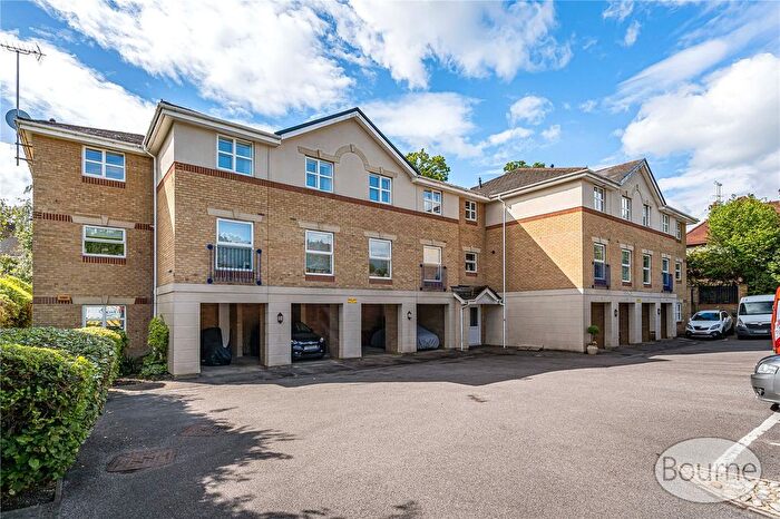 2 Bedroom Flat For Sale In St. Johns Road, St. Johns, Woking, Surrey, GU21