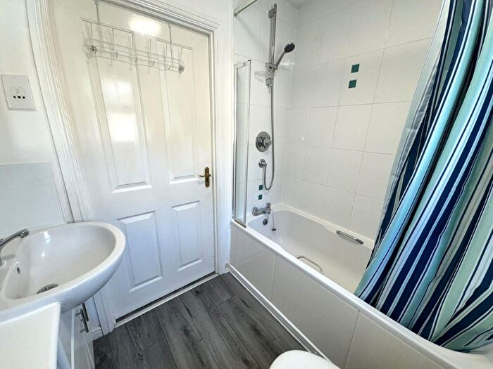 3 Bedroom Bungalow For Sale In Deans Gate, Willenhall, WV13
