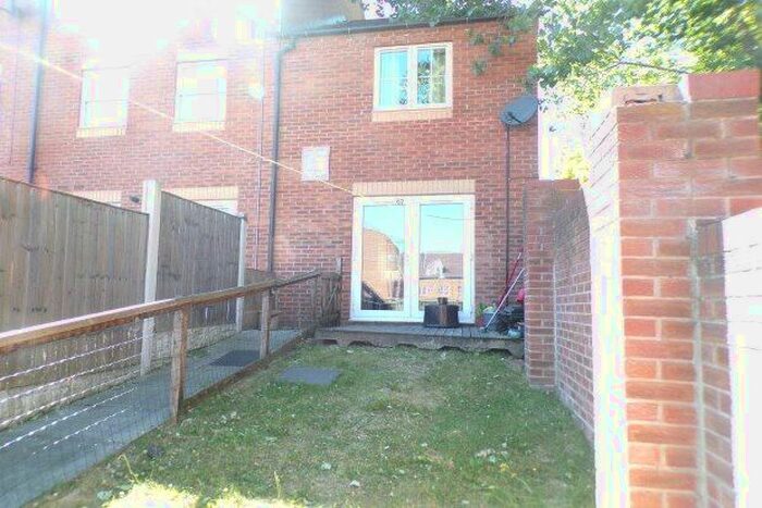 2 Bedroom Town House To Rent In Sheffield Road, Chesterfield, S41