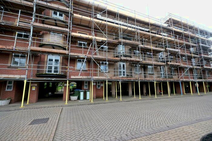 2 Bedroom Flat To Rent In Asturias Way, Ocean Village, SO14