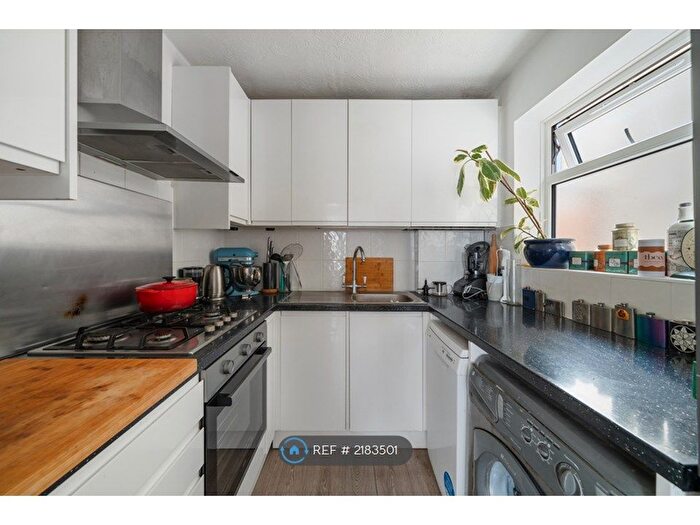 1 Bedroom Flat To Rent In Leathwell Road, London, SE8