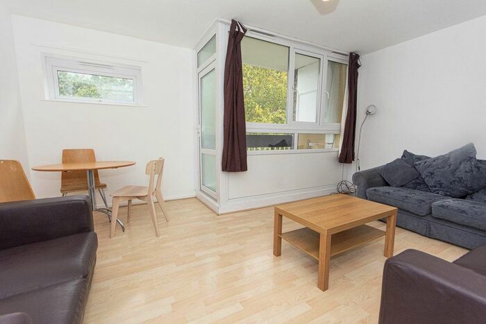 3 Bedroom Flat To Rent In Batten Street, London, SW11