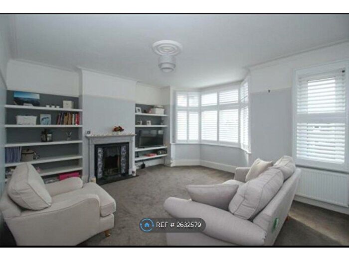 2 Bedroom Maisonette To Rent In Pinner Hill Road, Pinner, HA5
