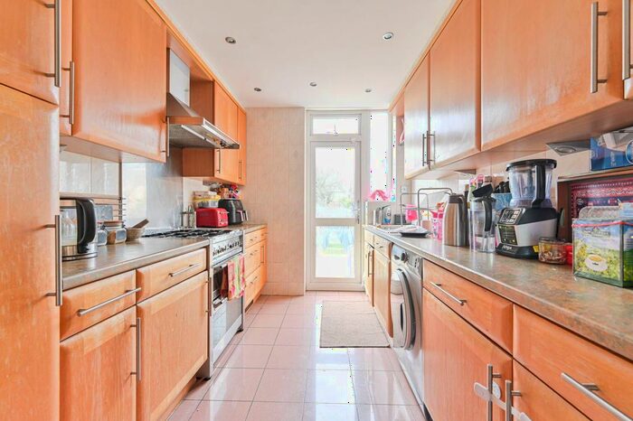 3 Bedroom End Of Terrace House To Rent In Fontaine Road, Streatham, London, SW16