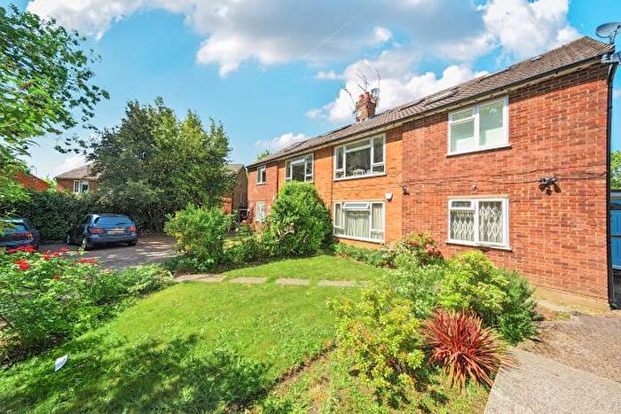 2 Bedroom Maisonette For Sale In Holden Road, London, N12