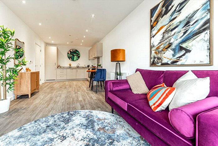 2 Bedroom Apartment For Sale In Vista House, Hatfield Rise, Hatfield, Hatfield, AL10