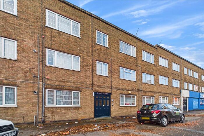 2 Bedroom Flat To Rent In East Street, Northampton, Northamptonshire, NN1