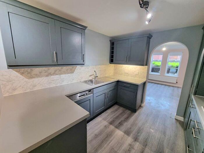 4 Bedroom Semi-Detached House To Rent In Kenny Drive, Carshalton, SM5