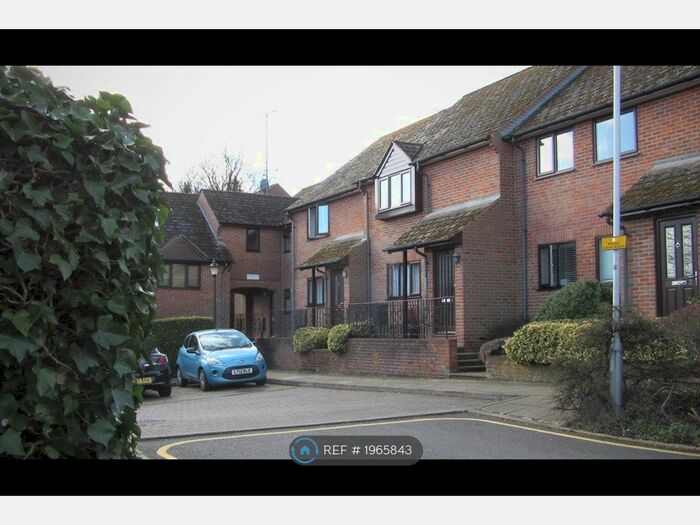 2 Bedroom Flat To Rent In Bury Court, Hemel Hempstead, HP1