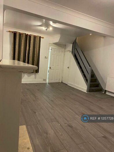 3 Bedroom Terraced House To Rent In Stanley Street, Reading, RG1