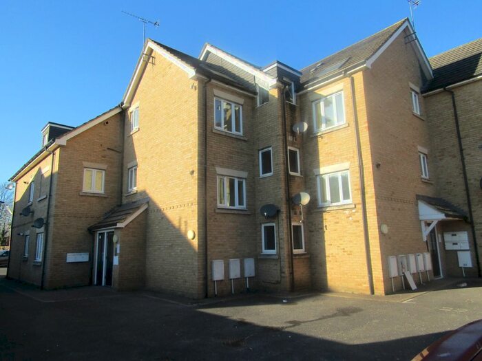 2 Bedroom Flat To Rent In Lambton Avenue, Waltham Cross, EN8