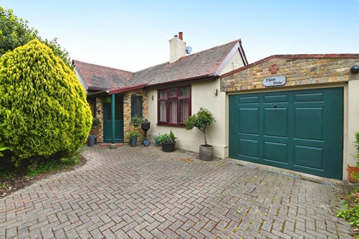 3 Bedroom Bungalow For Sale In London Road, Vange, Basildon, Essex, SS16