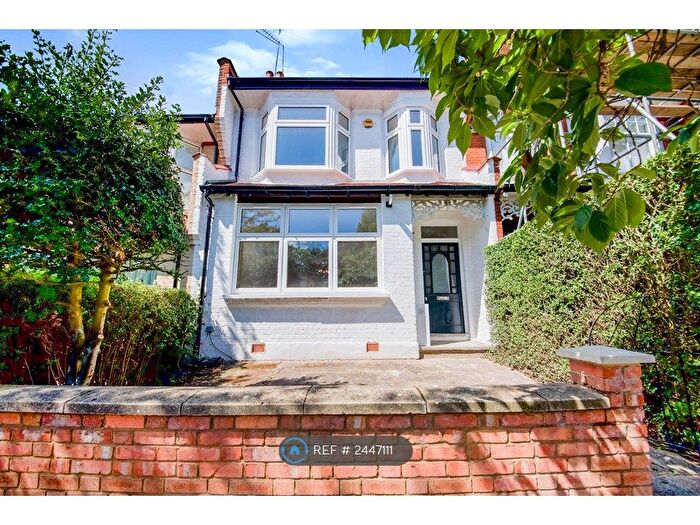 4 Bedroom Terraced House To Rent In Birley Road, London, N20