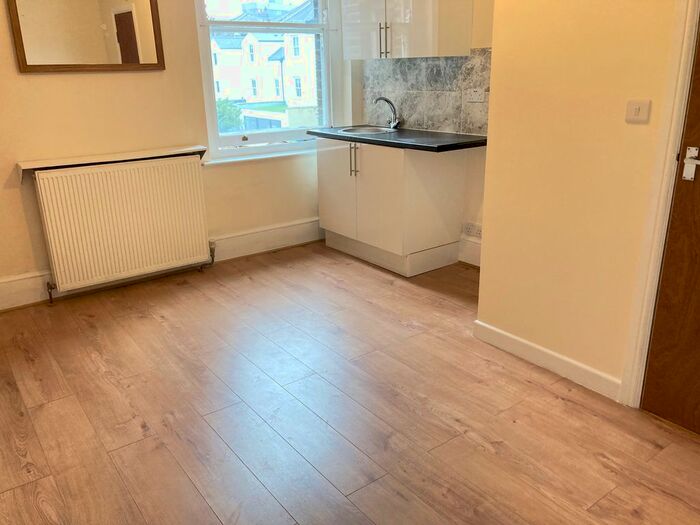 Studio To Rent In Very Near Hastings Road Area, Ealing, W13