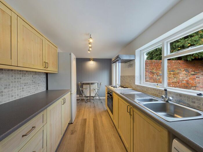 2 Bedroom Property To Rent In East Street, Tewkesbury, Gloucestershire, GL20