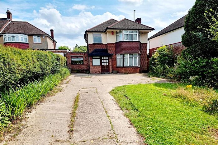 3 Bedroom Detached House For Sale In Mount Pleasant, Cockfosters, EN4