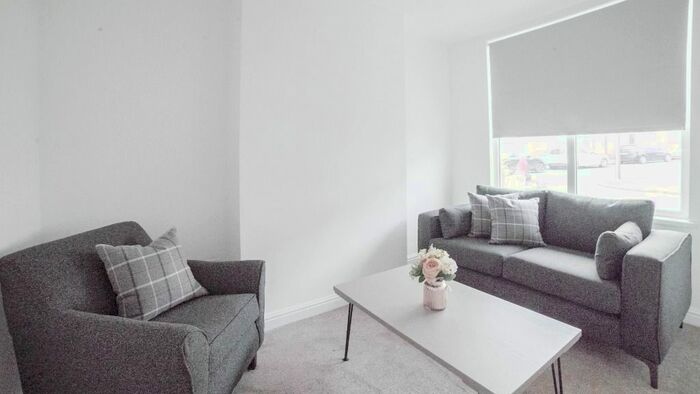 2 Bedroom Flat To Rent In Burford Road, Nottingham, NG7