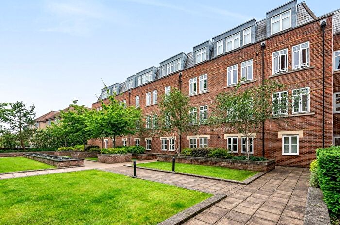 1 Bedroom Flat To Rent In Albany Park Road, Kingston Upon Thames, Greater London, KT2