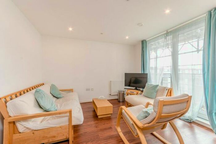 1 Bedroom Flat To Rent In Great West Quarter, Brentford, TW8