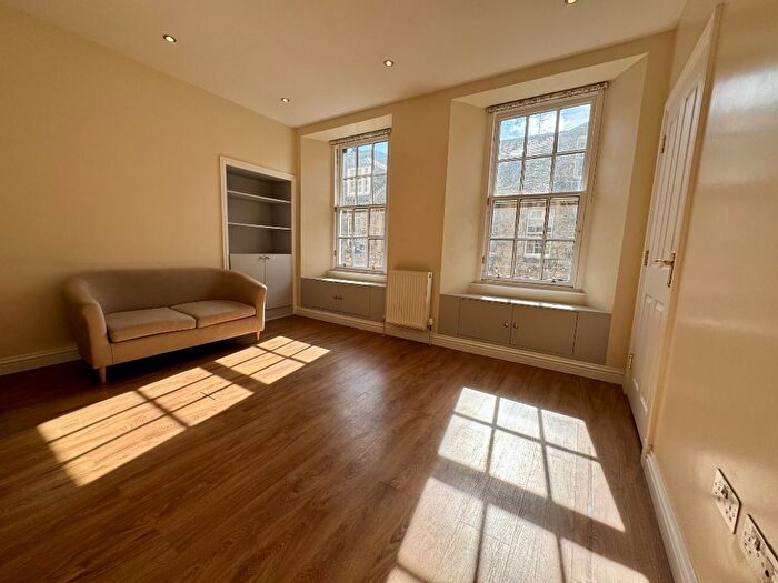 2 Bedroom Flat To Rent In Rose Street, Central, Edinburgh, EH2
