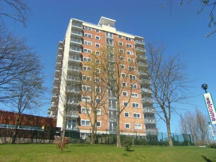 2 Bedroom Flat To Rent In Lakeside Rise, Manchester, Greater Manchester, M9