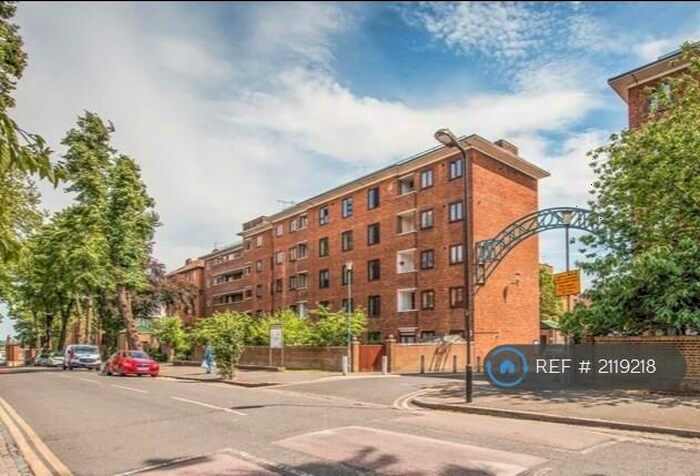 3 Bedroom Flat To Rent In Wrens Park House, London, E5